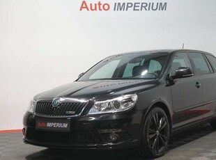 Skoda OctaviaCombi RS*TEMPOMAT*8-Fach*AHK*XENON*PDC