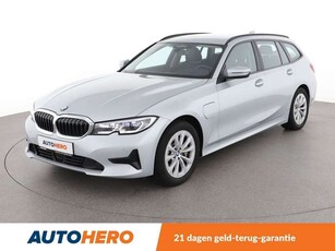 BMW 330330e Advantage