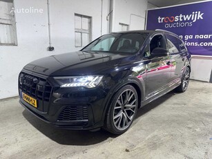 Продавам кросоувър Audi Q7 на търг