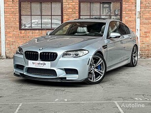 Продавам седан BMW M5 на търг