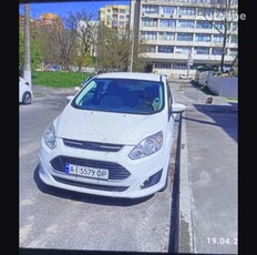 Катастрофирал хечбек Ford C-MAX