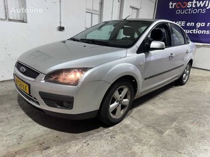 Продавам седан Ford Focus на търг