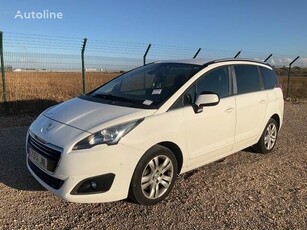 Кросоувър Peugeot 5008