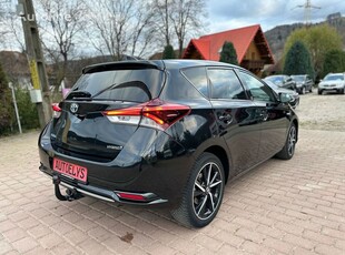 Хечбек Toyota auris