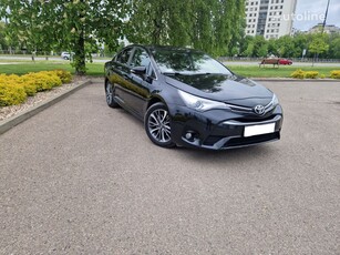 Седан Toyota Avensis