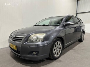 Продавам комби Toyota AVENSIS на търг