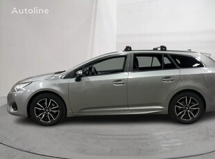 Продавам комби Toyota Avensis на търг