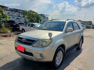 Джип Toyota FORTUNER