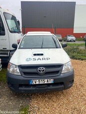 Продавам пикап Toyota HILUX на търг