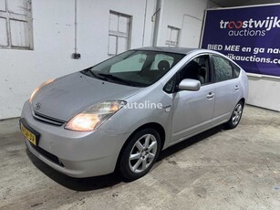 Продавам хечбек Toyota Prius на търг