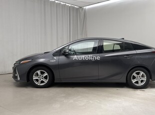 Продавам седан Toyota Prius на търг