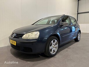 Продавам седан Volkswagen Golf на търг