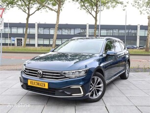 Продавам комби Volkswagen Passat на търг