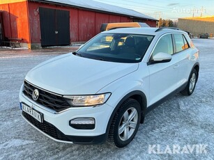 Продавам кросоувър Volkswagen T-Roc на търг