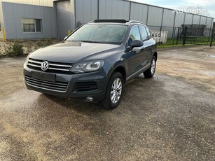 Продавам джип Volkswagen Touareg на търг