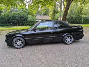 BMW 316316i Coupe Schwarz M Technik 2