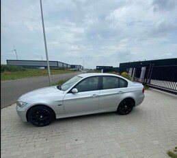 BMW 330318i lees tekst !! prijs is bieden