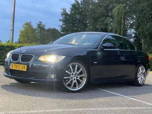 BMW 330330 320i