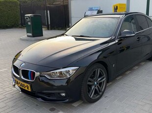 BMW 330330E iPerformance Carplay/NBT Touch