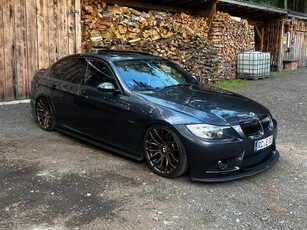 BMW 330330i