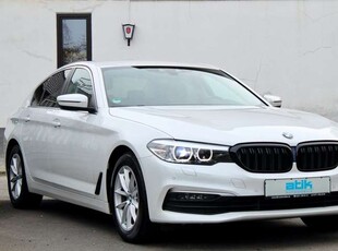 BMW 520i Lim. BMW-SCHECKHEFT! Autom. LED Navi Sitzhz