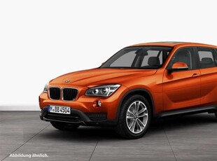 BMW X1sDrive20i Xenon Pano.Dach Tempomat AHK schw.