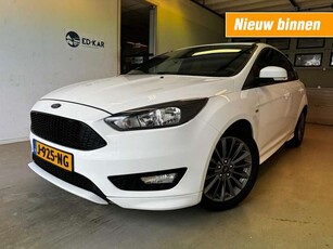 Ford Focus1.0 ST Titanium CLIMA NAVI N TURBO NAP APK 10-2025