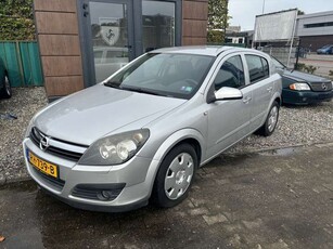 Opel Astra1.6 Essentia **AUTOMAAT !!