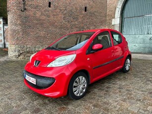 Peugeot 1071.0i AUTOMATIQUE