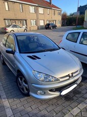 Peugeot 2061.4i XT !!! ideal pour nouveau conducteur !!!