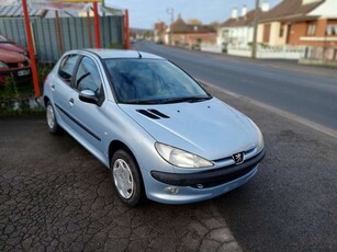 Peugeot 2061.4i XT Premium