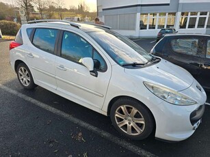 Peugeot 2071.6 Automatik Navi Leder Panorama Tempom PDC