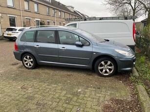 Peugeot 3071.6-16V Premium