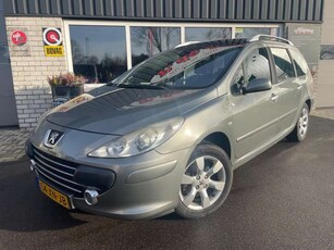 Peugeot 3072.0-16V SW PREMIUM Navi Pano Clima Cruise Trek