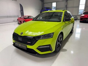 Skoda OctaviaiV RS Matrix Navi Alcantara Digit. Cockpit 1. Hand