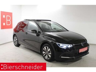 Volkswagen Golf8 2.0 TDI DSG Move 16 PANO HuD NAVI AHK