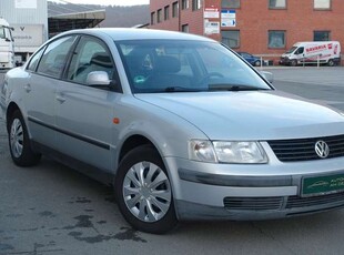 Volkswagen Passat1.6 Highline/TÜV+SER.+ ZR./WAPU NEU/LEDER