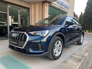 Audi Q335 2.0 TDI S tronic Business COCKPIT