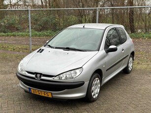 Продавам хечбек Peugeot 206 на търг