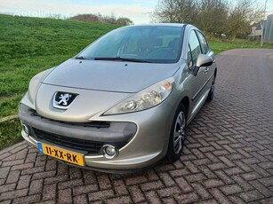 Продавам хечбек Peugeot 207 на търг