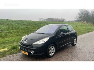 Продавам хечбек Peugeot 207 на търг