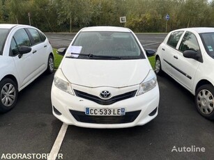 Продавам хечбек Toyota YARIS на търг