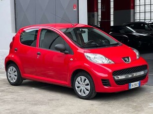 Peugeot 1071.0 Allure 5p