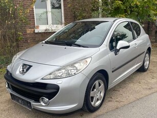 Peugeot 207/Euro4/Top Zustand/Wenig km/ Klima