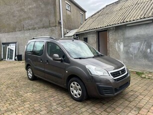 Peugeot Partner1.2 essence eur 6b . 123000 km . reoule impecable