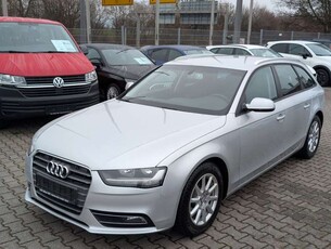 Audi A4Avant 2.0 TDI DPF Attraction Navi PDC