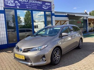 Toyota Auris1. Hand WENIG KM Navi