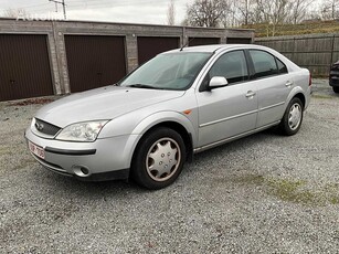 Продавам седан Ford Mondeo на търг