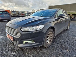 Продавам седан Ford Mondeo на търг