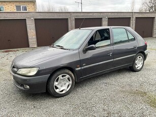 Продавам хечбек Peugeot 306 на търг